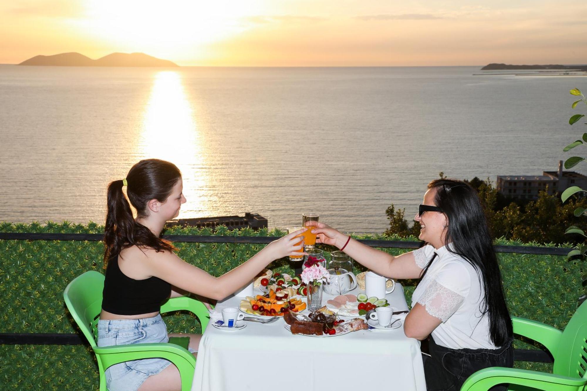 Vila Dena Vlorë Екстериор снимка